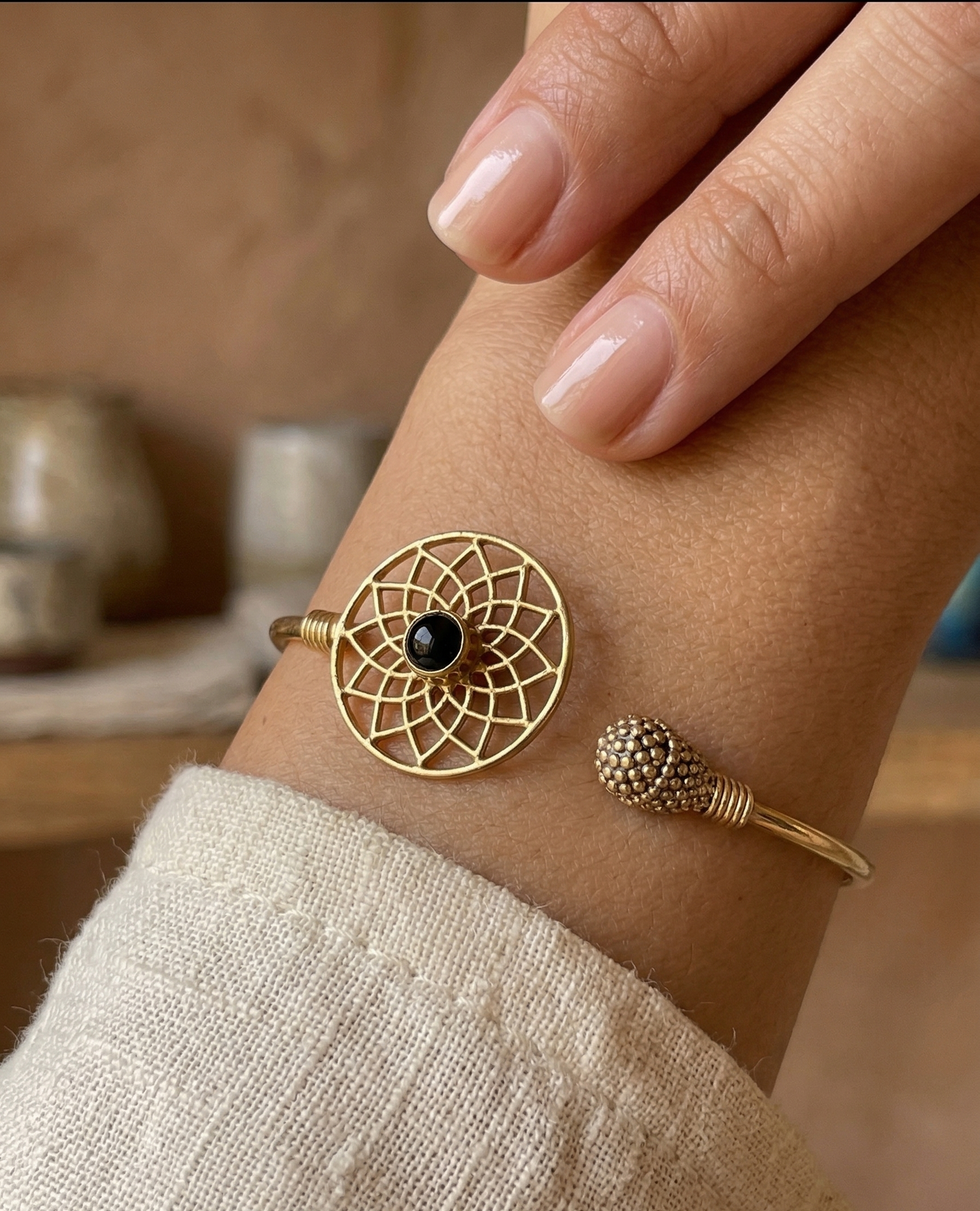 Brazalete de Latón con Obsidiana | Protección y Transformación