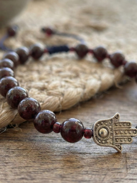Pulsera Ajustable de Granate Rojo con mano fátima