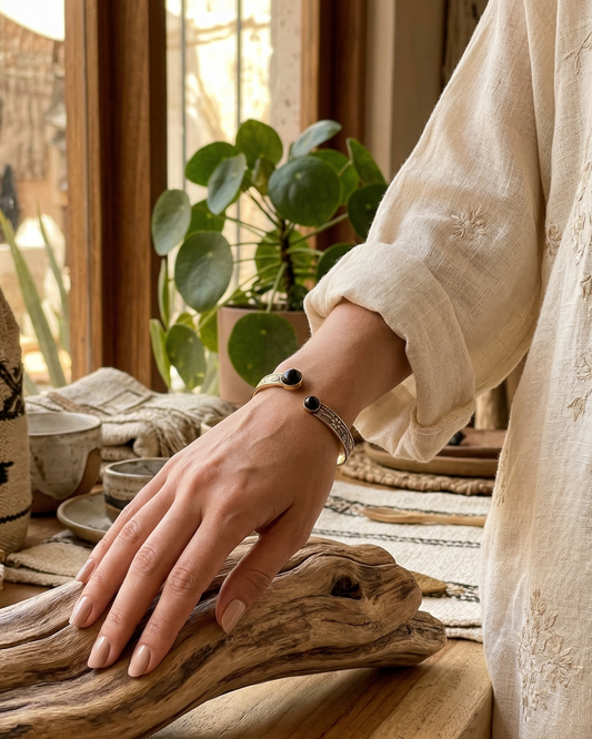 Brazalete de Latón con Obsidiana Negra | Protección y Transformación