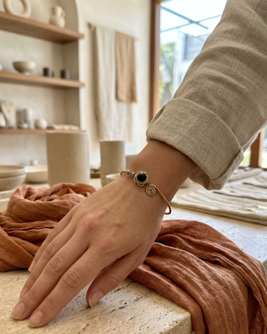 Brazalete de Latón con Obsidiana | Protección y Transformación