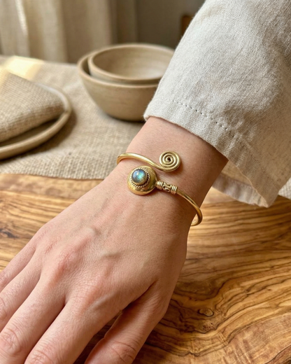 Brazalete de Latón con Labradorita | Magia e Intuición