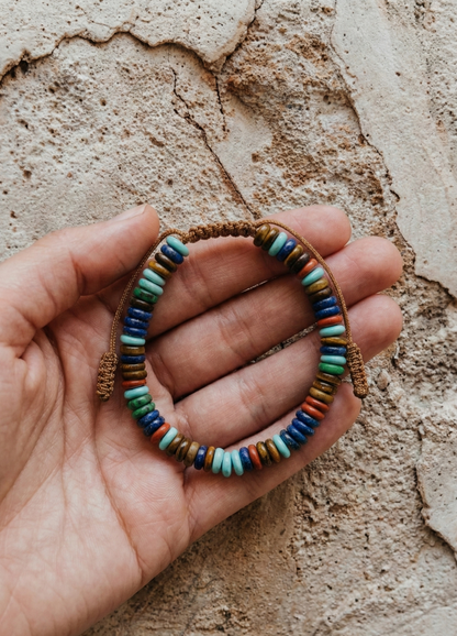 Pulsera ajustable de turquesa, ojo de tigre, lapislázuli, jaspe rojo y malaquita