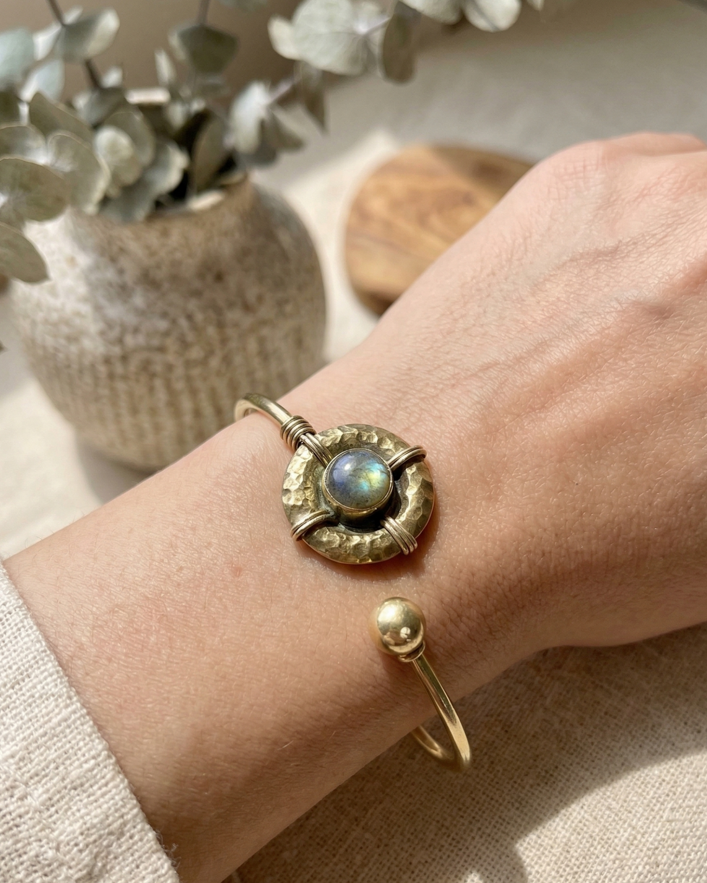 Brazalete de Latón con Labradorita | Magia e Intuición