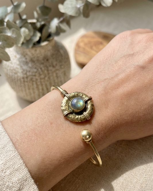 Brazalete de Latón con Labradorita | Magia e Intuición