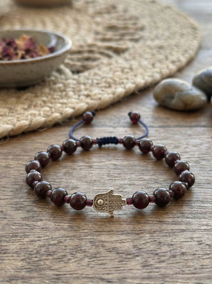 Pulsera Ajustable de Granate Rojo con mano fátima