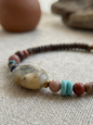 Pulsera ajustable de Coco y jaspe imperial, turquesa, jaspe rojo, granate rojo y ópalo rosa