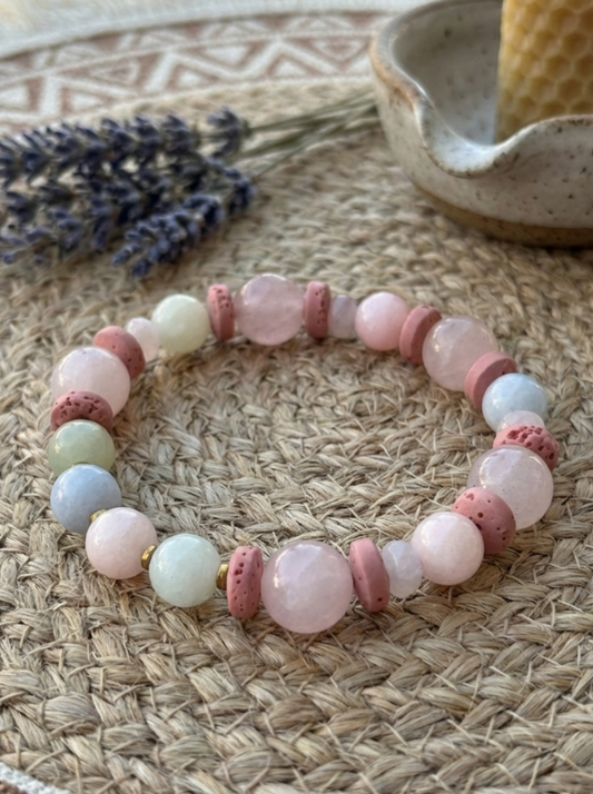 Pulsera ajustable de Morganita, Hematita y piedra volcánica teñida