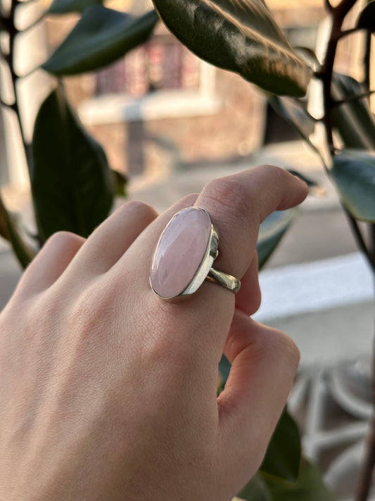 Anillo ajustable de cuarzo rosa
