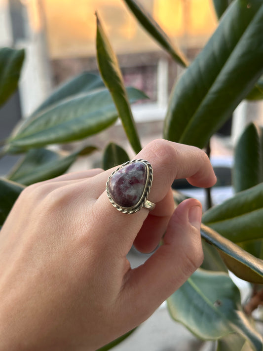 Anillo ajustable de turmalina rosa