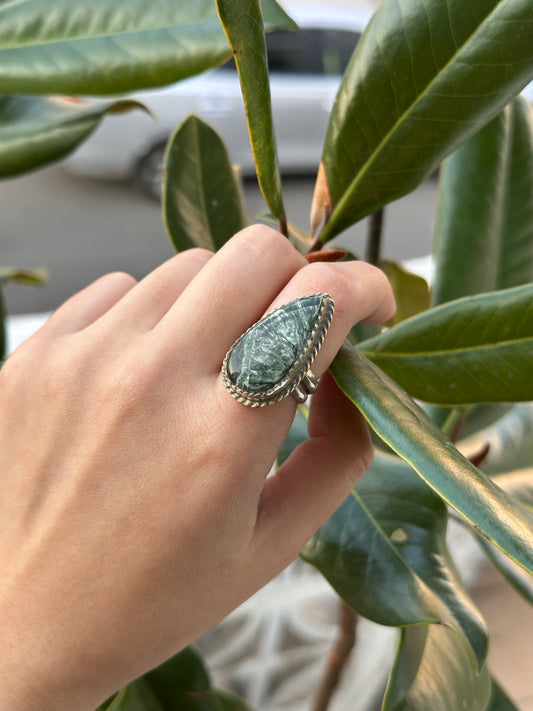 Anillo ajustable de Serafinita