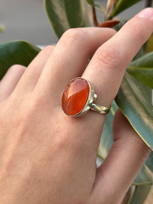 Anillo ajustable de cornalina roja