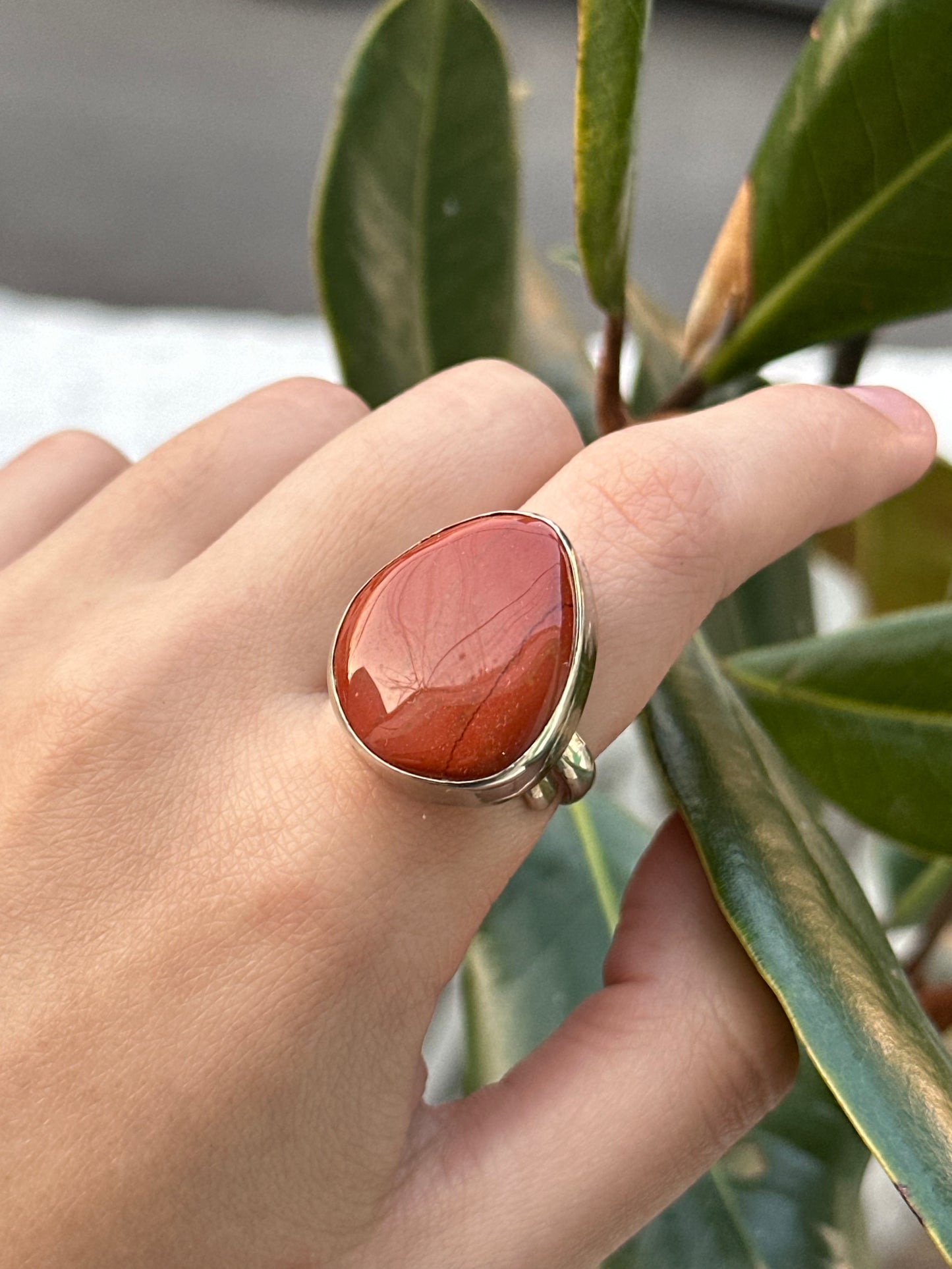 Anillo ajustable de jaspe rojo