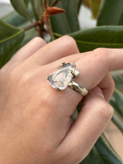 Anillo ajustable de cuarzo blanco