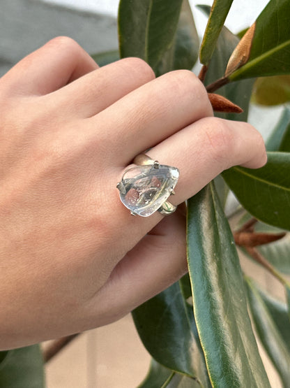 Anillo ajustable de cuarzo blanco