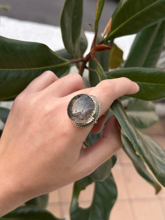Anillo ajustable de Cuarzo Rutilado redondo