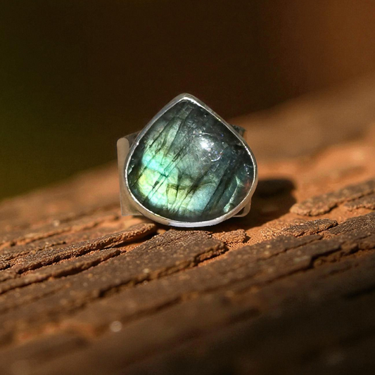 Anillo Ajustable de labradorita en - Joyería Artesanal Mexicana