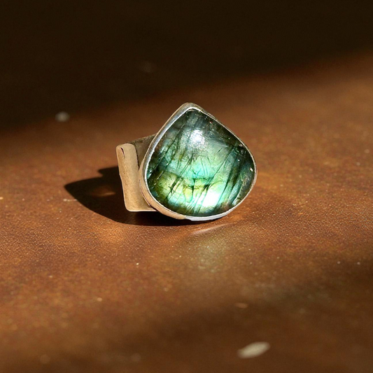 Anillo Ajustable de labradorita en - Joyería Artesanal Mexicana