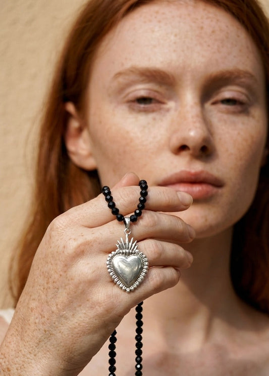 Collar de Ónix con Dije Sagrado Corazón - Joyería Fina