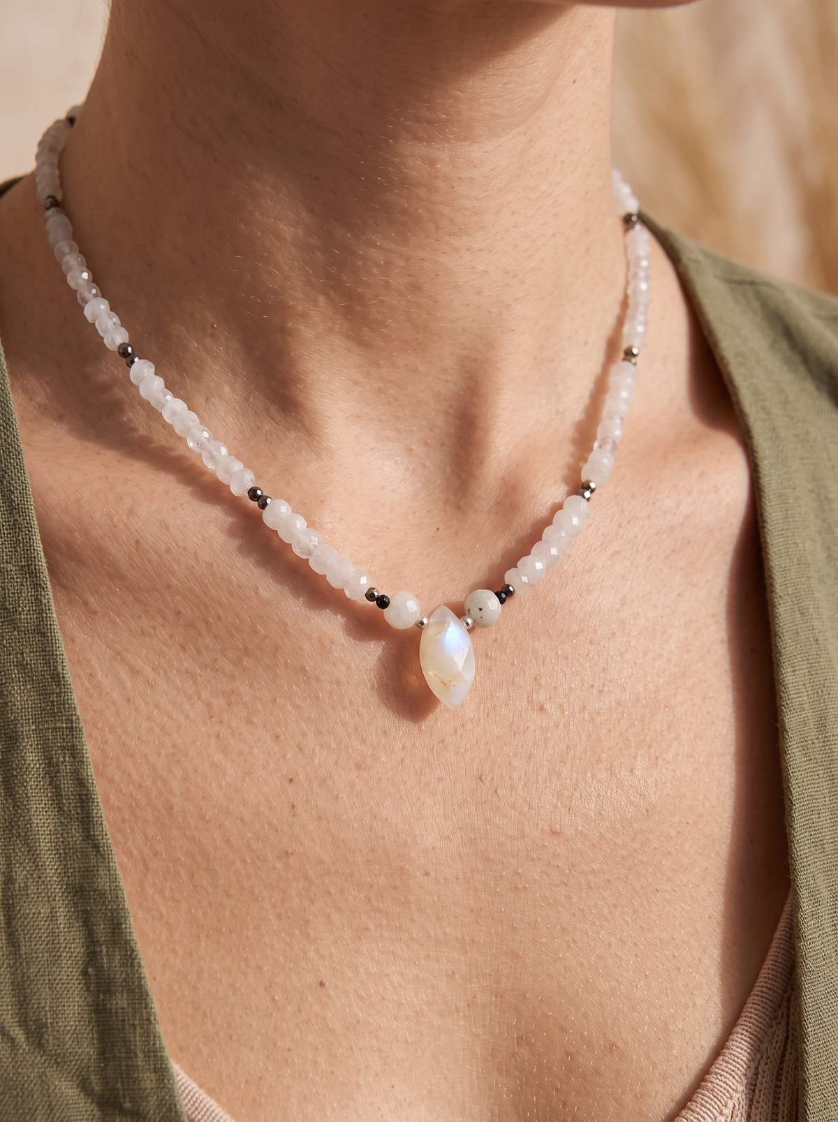 Collar de Piedra Luna, Ágata y Hematita · Cuentas Facetadas