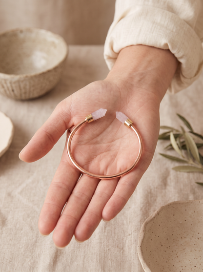 Brazalete de Cobre · Puntas de Cuarzo Rosa
