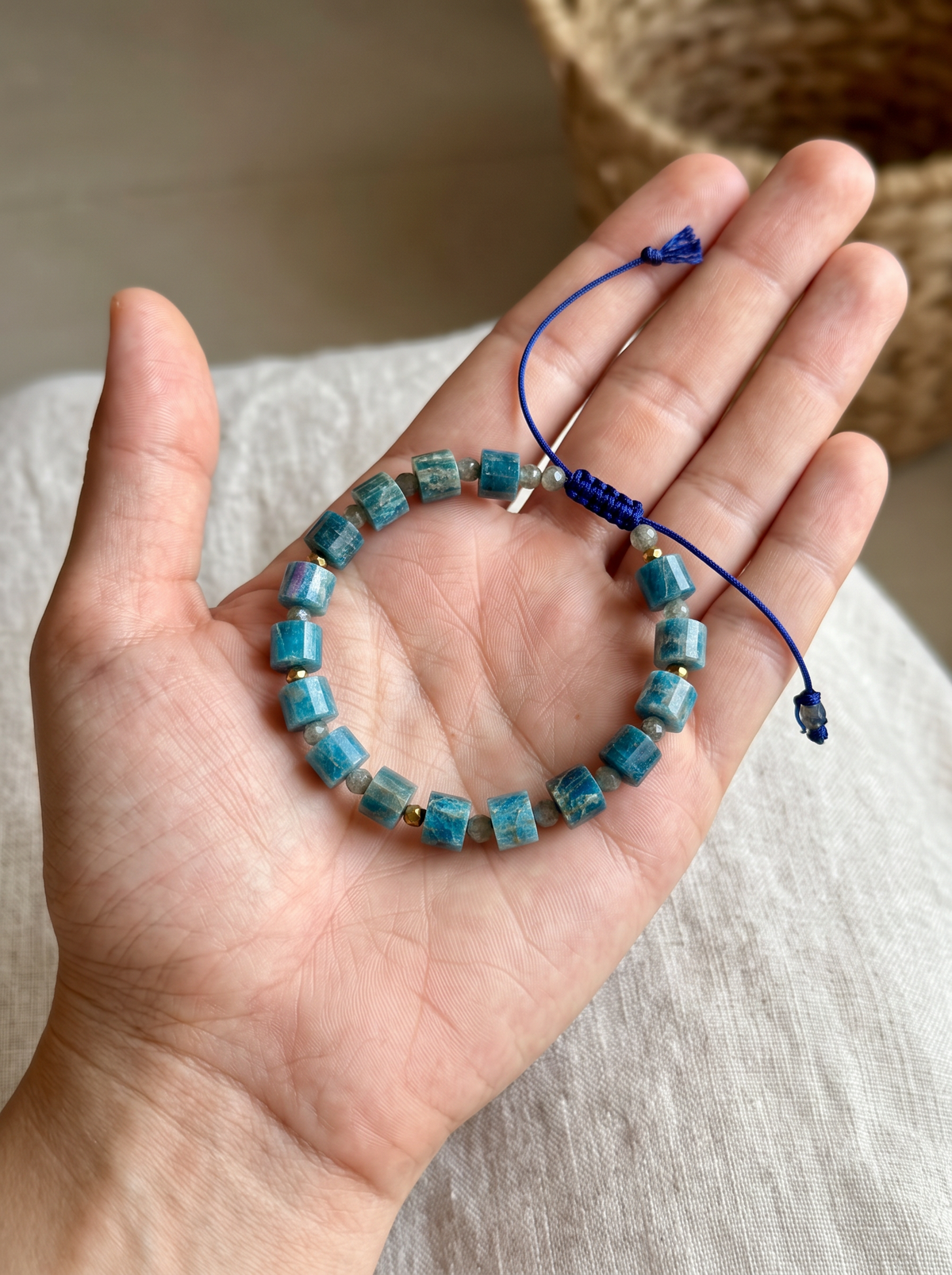 Pulsera Ajustable · Apatito Azul & Hematita