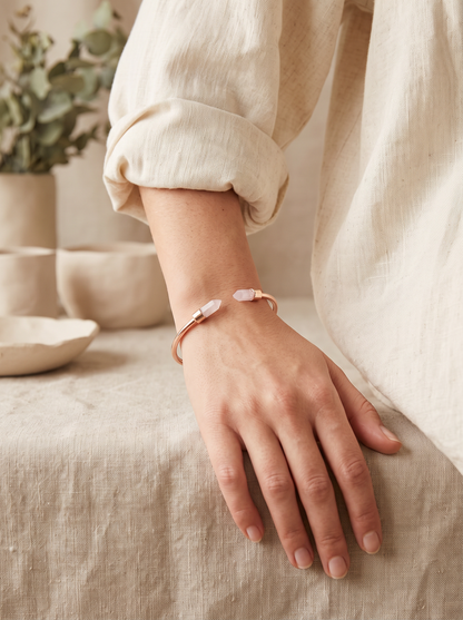 Brazalete de Cobre · Puntas de Cuarzo Rosa