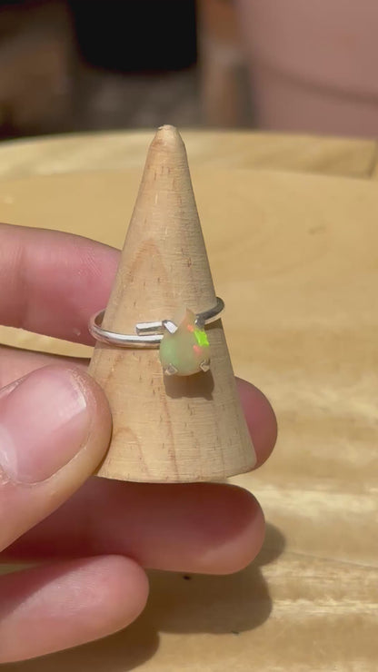Anillo Ajustable de Ópalo de Etiopía en Plata .925 | Piedra de Inspiración